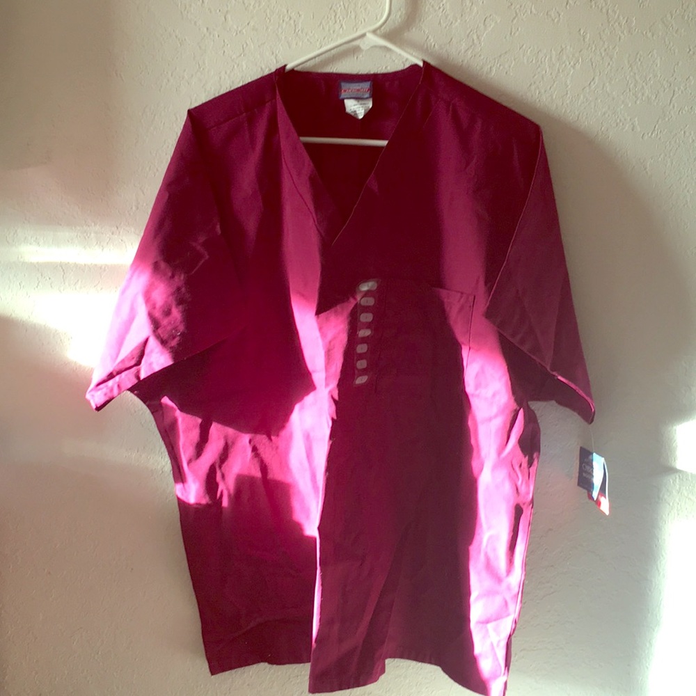 New Men scrub top burgundy